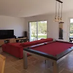 Invitation Au Voyage Independante Avec Piscine Billard Et