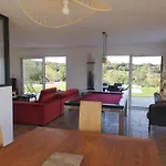Invitation Au Voyage Independante Avec Piscine Billard Et Les Mages