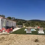 Invitation Au Voyage Independante Avec Piscine Billard Et Les Mages