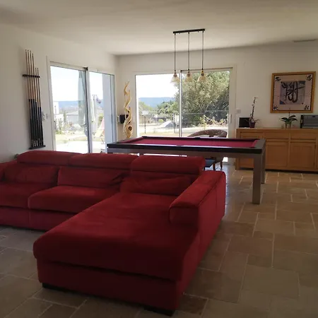 Invitation Au Voyage Independante Avec Piscine Billard Et * Les Mages