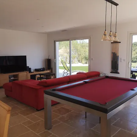 Invitation Au Voyage Indépendante Avec Piscine Billard Et