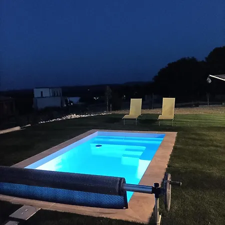 Invitation Au Voyage Independante Avec Piscine Billard Et וילה