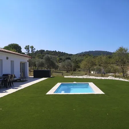 Invitation Au Voyage Independante Avec Piscine Billard Et וילה Les Mages