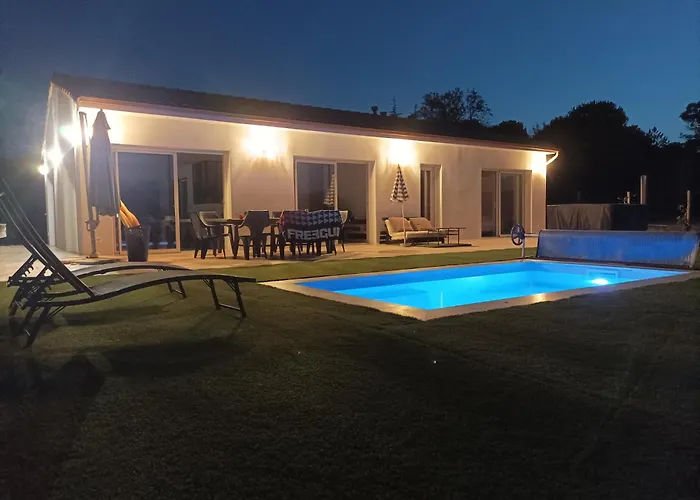 Villa Invitation Au Voyage Independante Avec Piscine Billard Et Les Mages