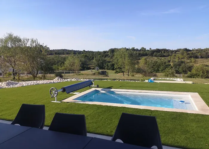 Invitation Au Voyage Independante Avec Piscine Billard Et Villa
