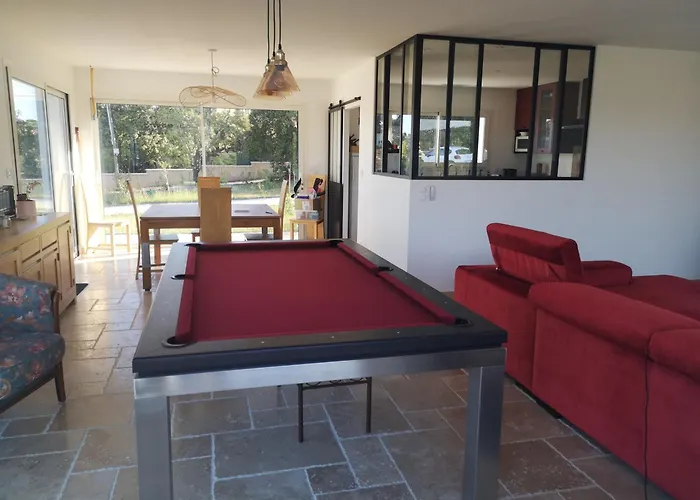 Invitation Au Voyage Independante Avec Piscine Billard Et *