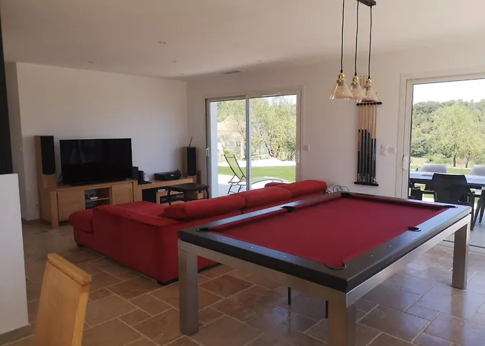 Invitation Au Voyage Independante Avec Piscine Billard Et