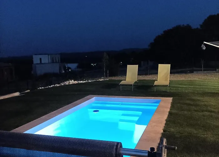 Invitation Au Voyage Independante Avec Piscine Billard Et Villa