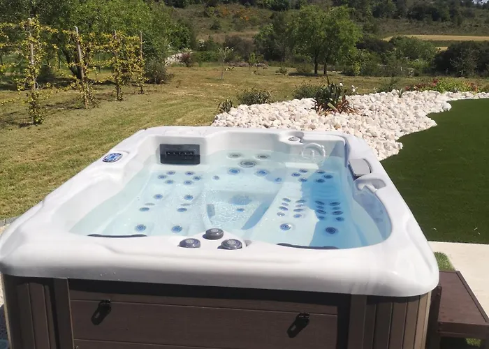 Villa Invitation Au Voyage Independante Avec Piscine Billard Et *